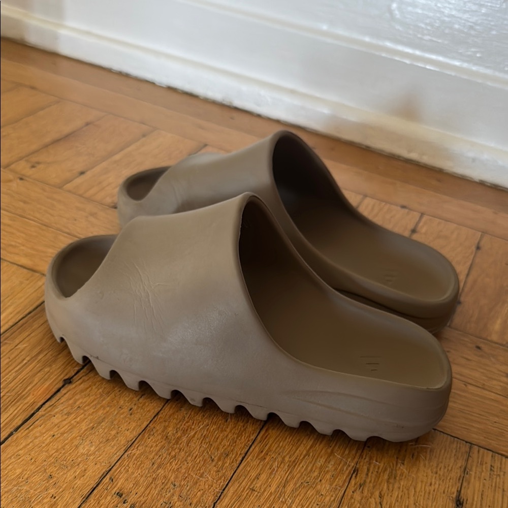 Yeeze earth tone sandal